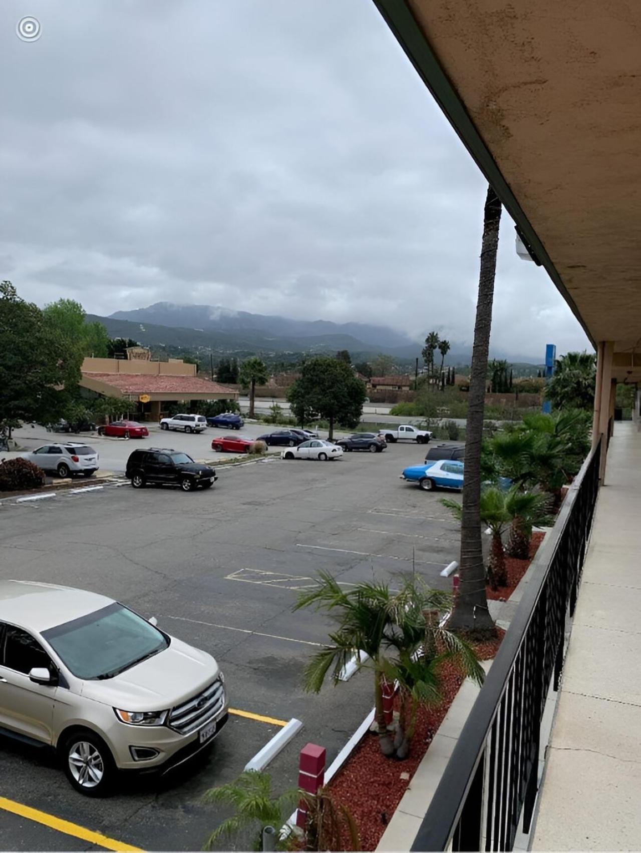 Americas Best Value Inn Thousand Oaks Eksteriør billede
