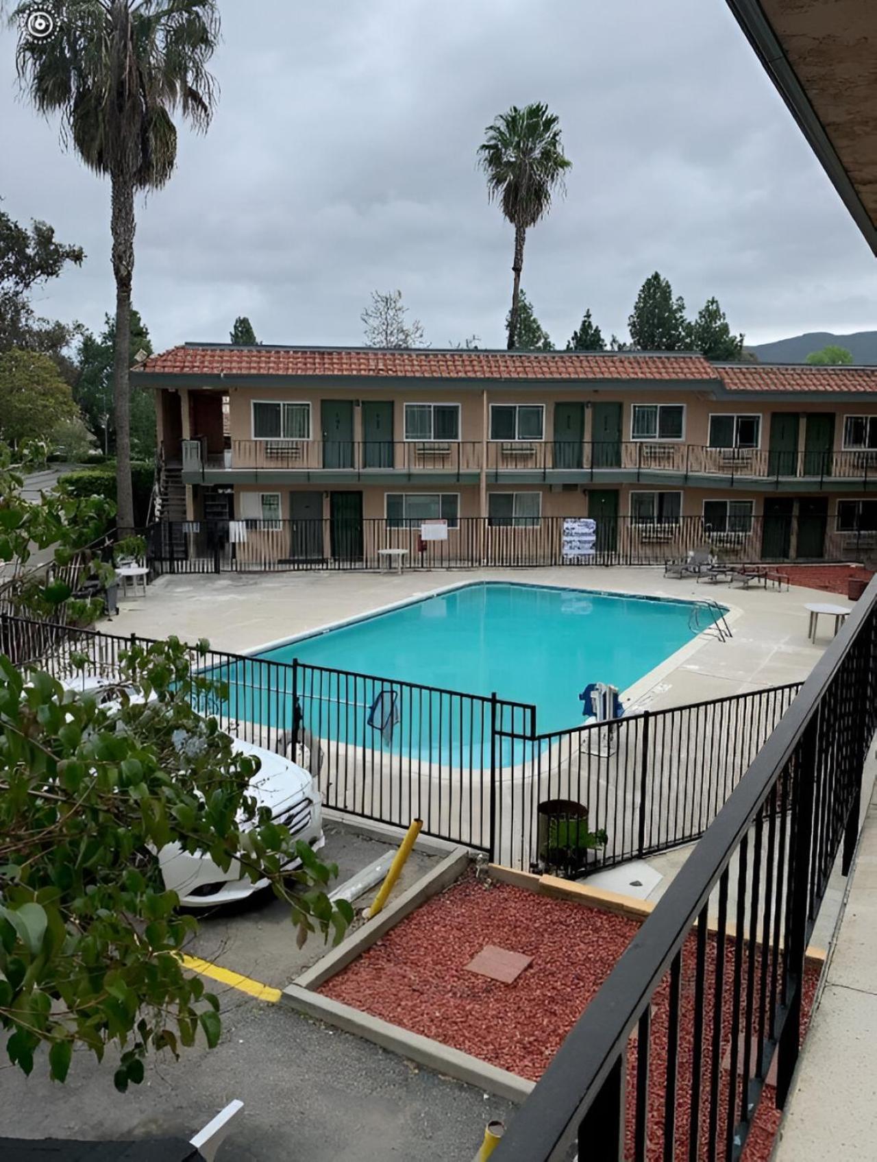 Americas Best Value Inn Thousand Oaks Eksteriør billede