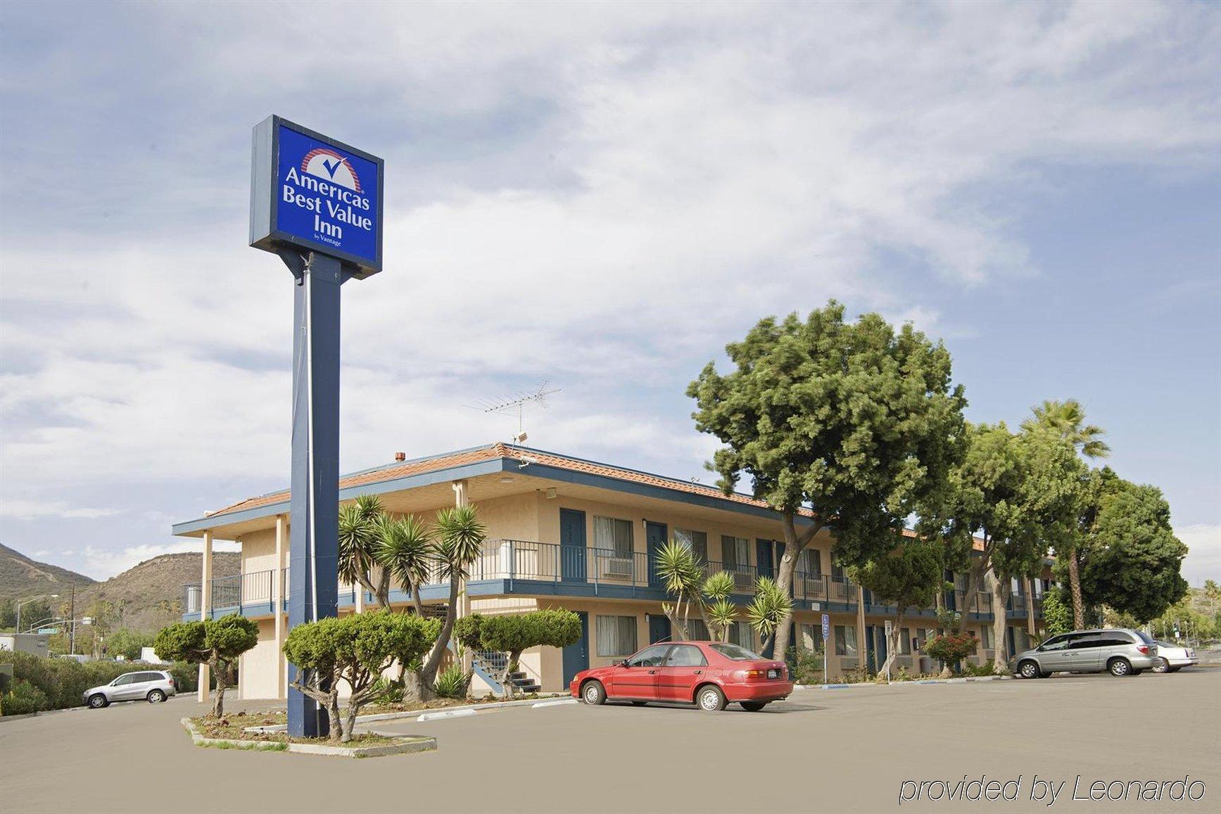 Americas Best Value Inn Thousand Oaks Eksteriør billede