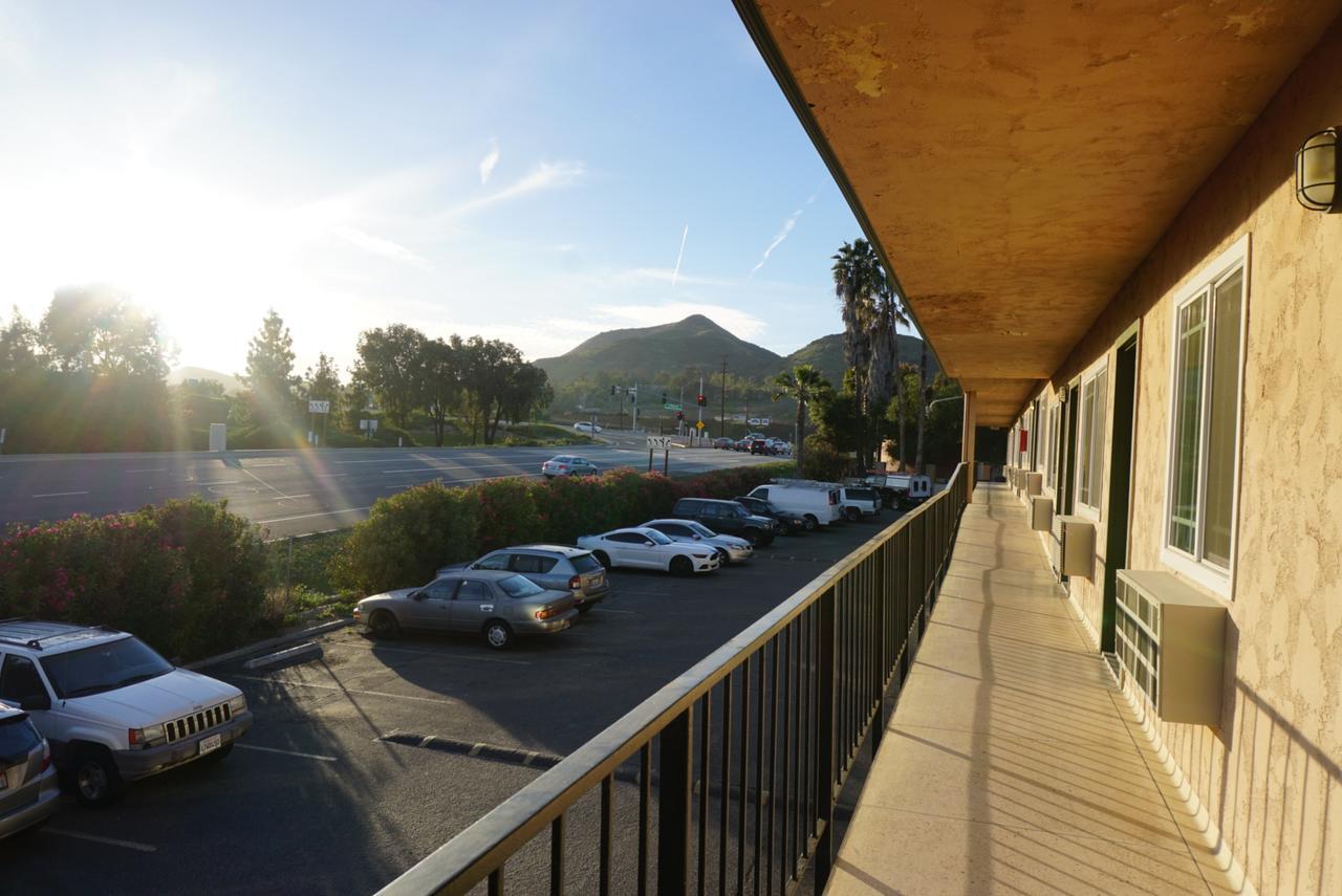 Americas Best Value Inn Thousand Oaks Eksteriør billede