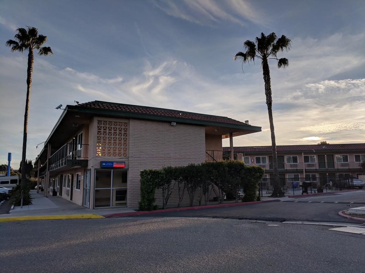 Americas Best Value Inn Thousand Oaks Eksteriør billede