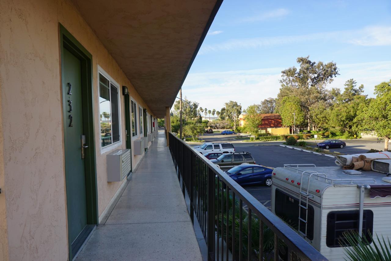 Americas Best Value Inn Thousand Oaks Eksteriør billede